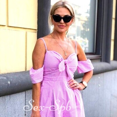 Супер мини бикинидегі эротикалық фотосуреттер Жалпақ іш жалаңаш